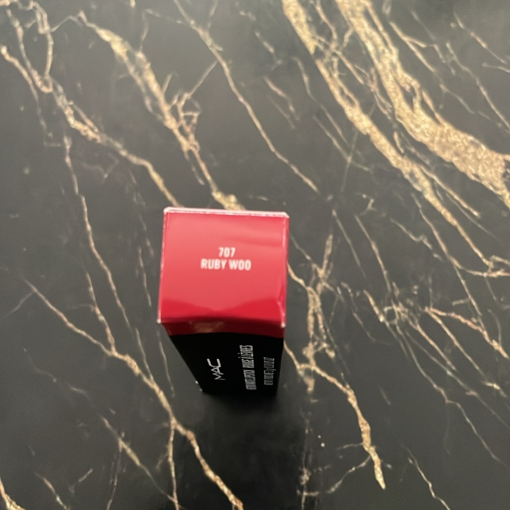 RETRO MATTE LIPSTICK - RUBY WOO - Picture 2 of 4